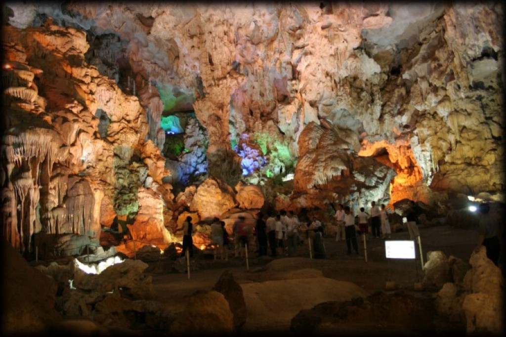 We visited the Thien Cung (Celestial Palace) grotto.